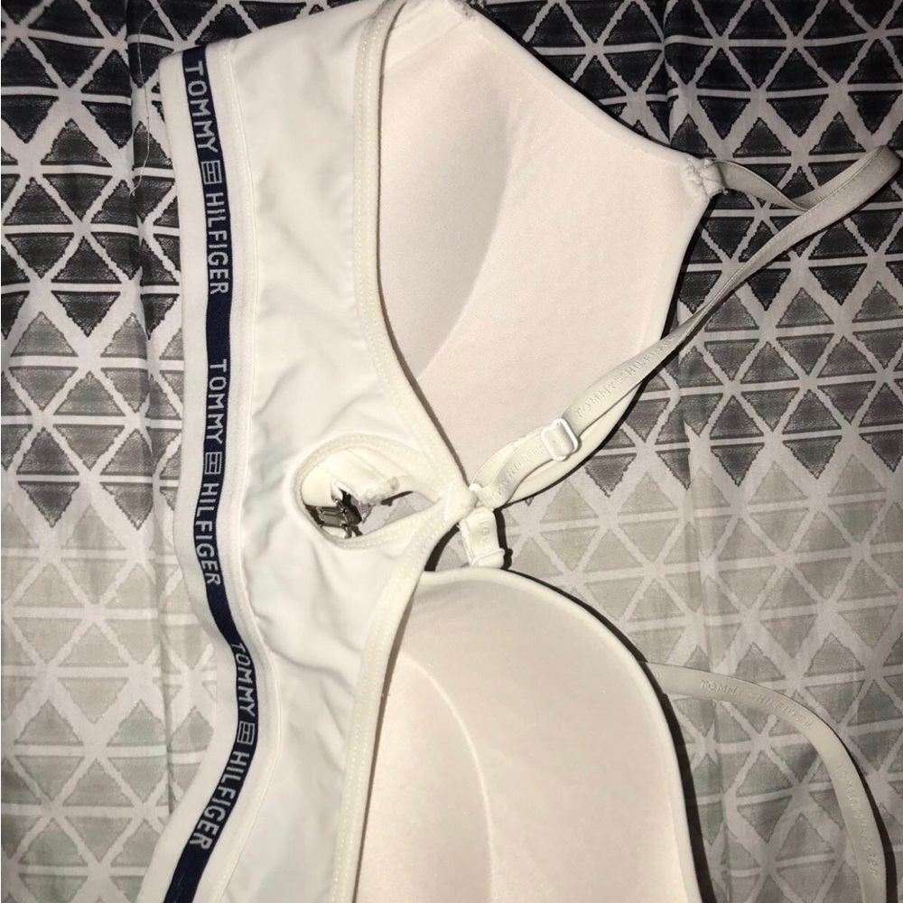 Tommy Hill figure bra